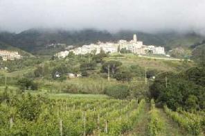 Xtrallusion photo library of independent, self-guided walking and sightseeing holidays in Italy. Pictures, images, photos and photographs taken along the way of this 1-day walking itinerary, to give you a visual impression of the day's walk.